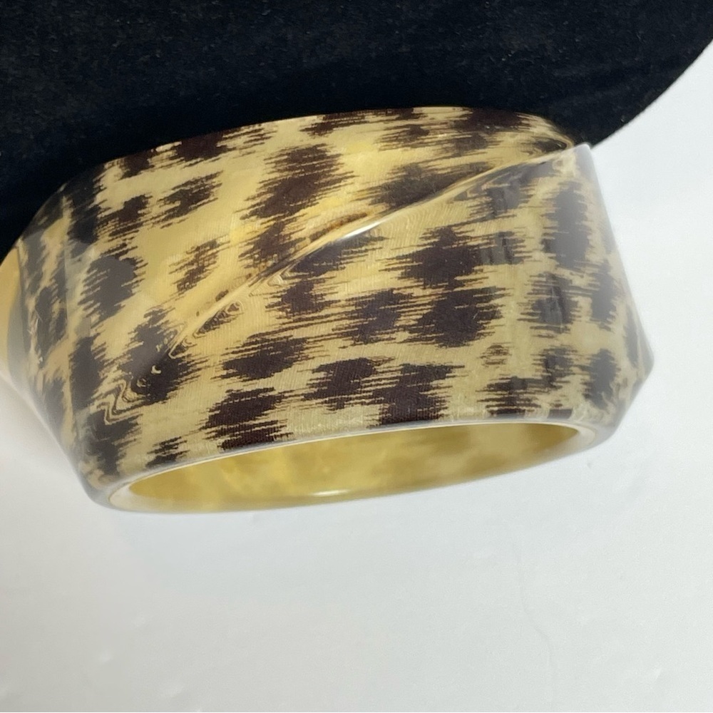 KATE SPADE IKAT RESIN POP ART LEOPARD BANGLE CUFF - Picture 11 of 13